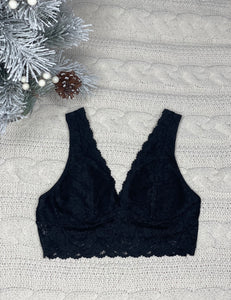 Black Scalloped Lace Bralette